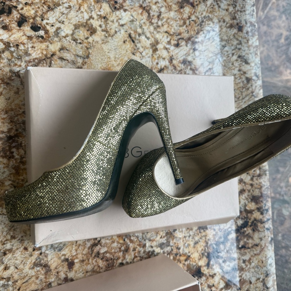 BCBGeneration Gold Heels High Stiletto & Glittery Texture - NEW in box Size 6.5 - Picture 9 of 11